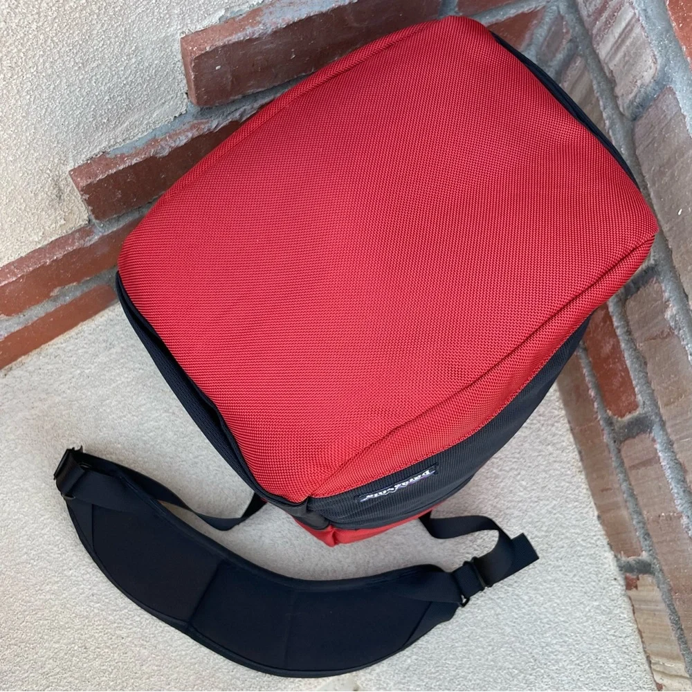 RARE Patagonia 2004, laptop, commuter, travel, nylon shoulder bag in Red/Blk